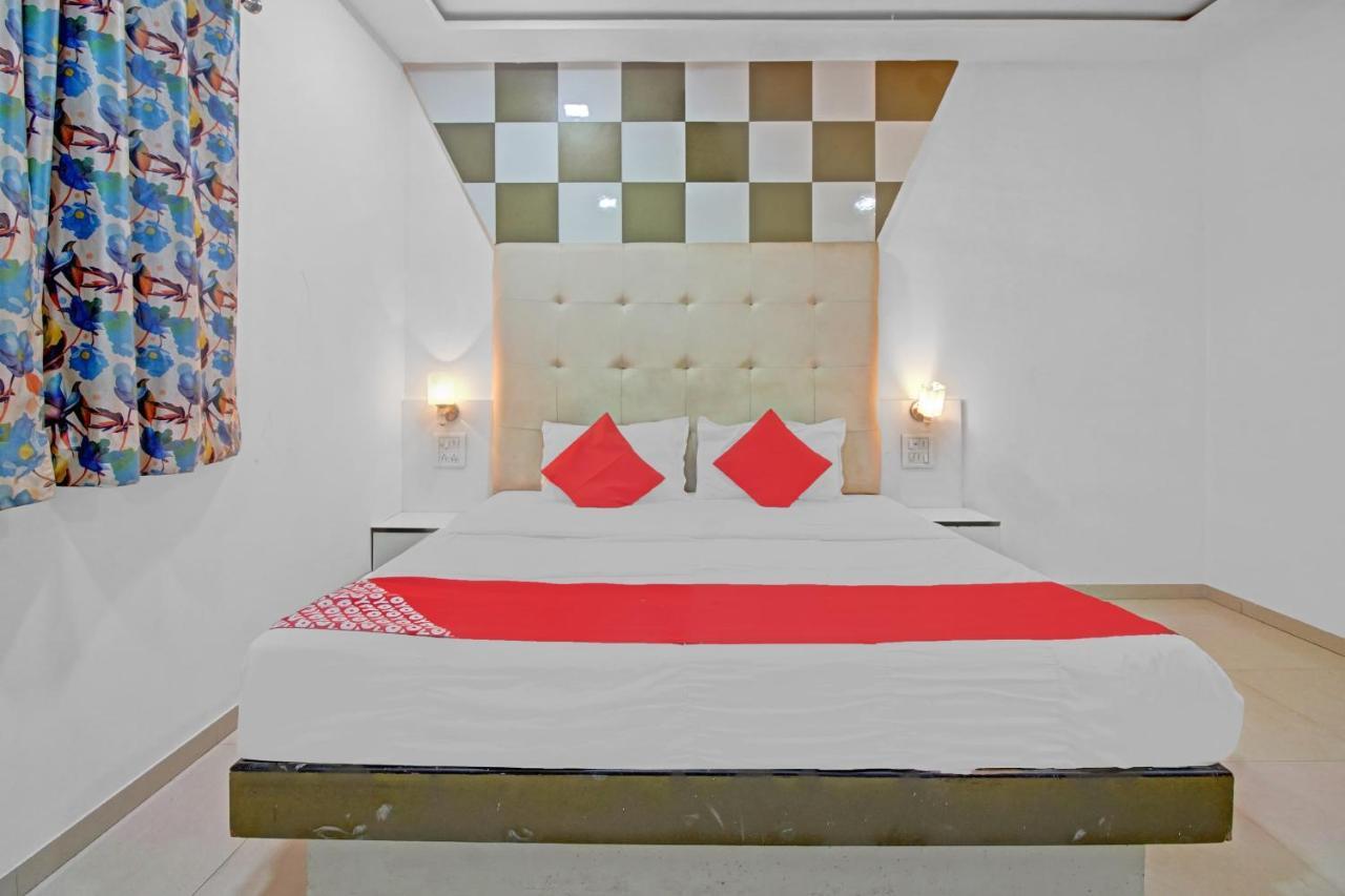 Flagship 83490 Hotel Bently Palace Mumbai  Buitenkant foto