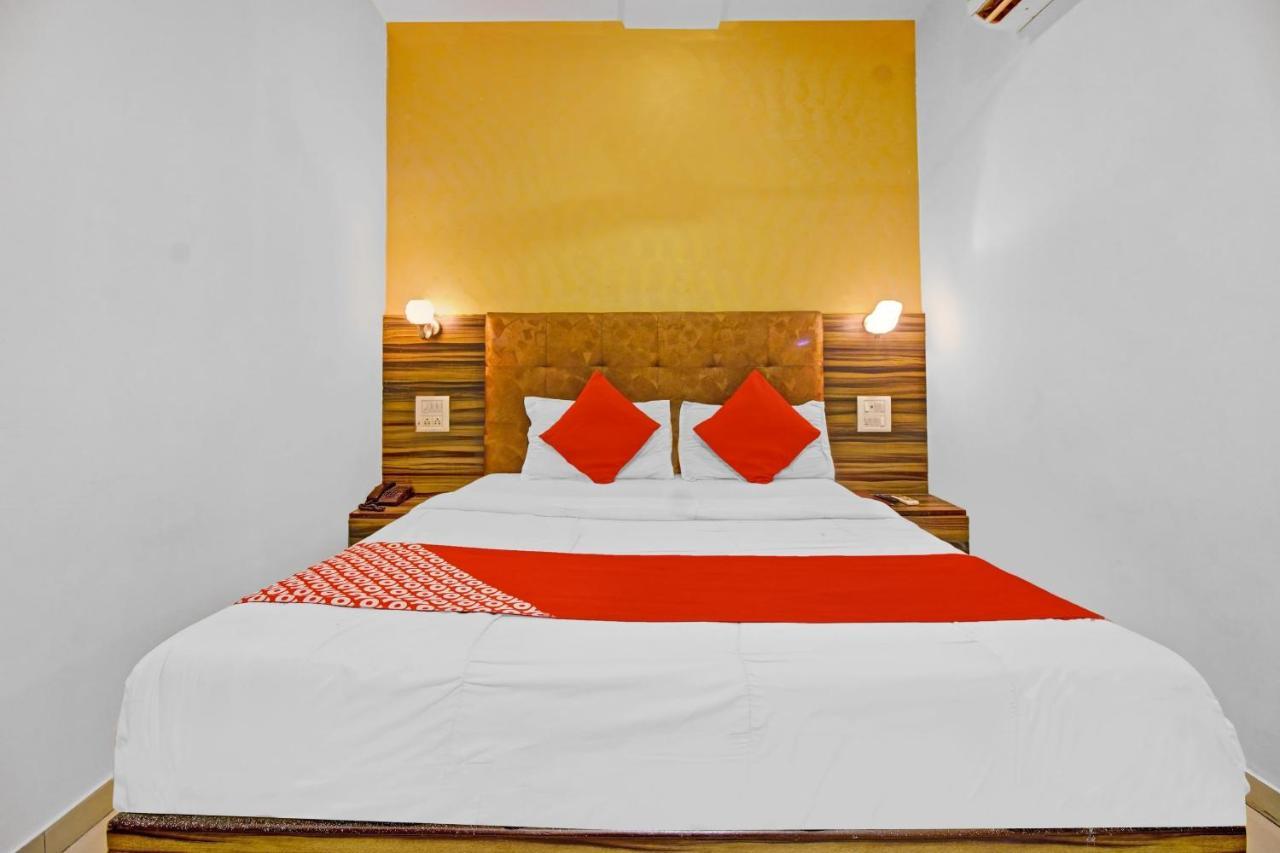 Flagship 83490 Hotel Bently Palace Mumbai  Buitenkant foto