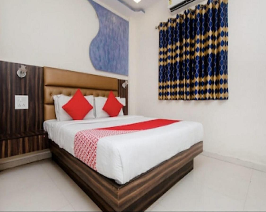 Flagship 83490 Hotel Bently Palace Mumbai  Buitenkant foto