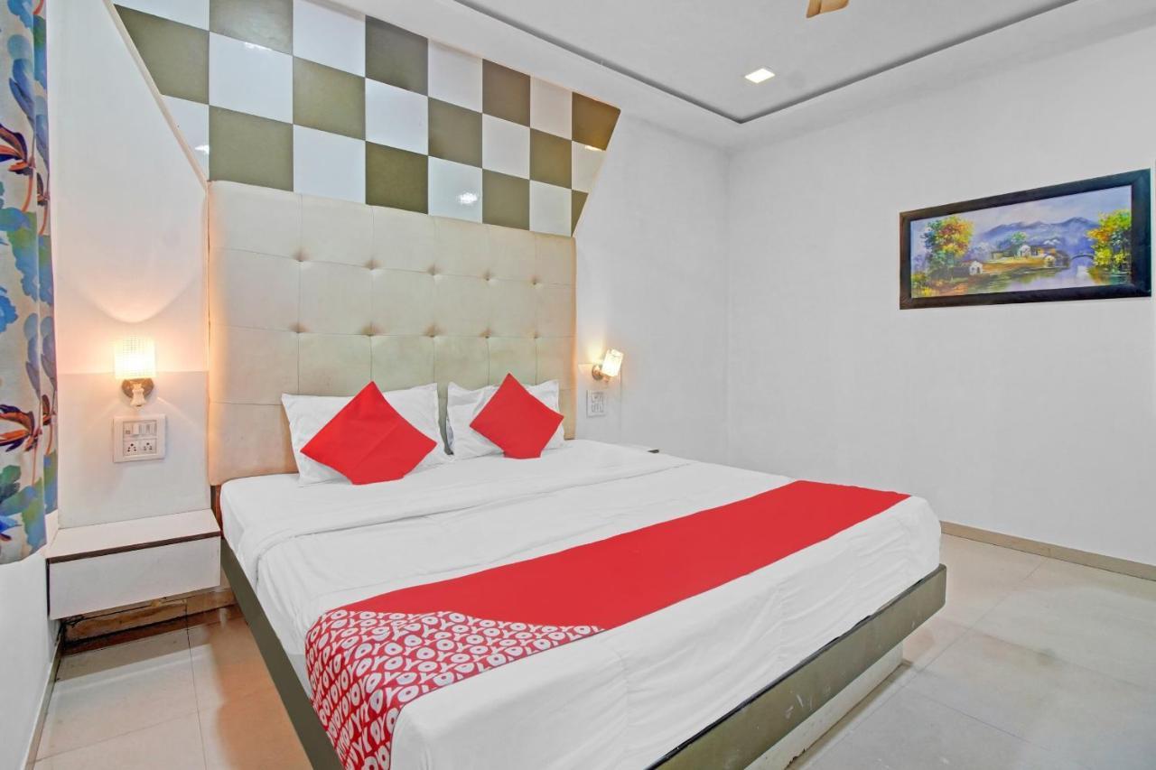 Flagship 83490 Hotel Bently Palace Mumbai  Buitenkant foto