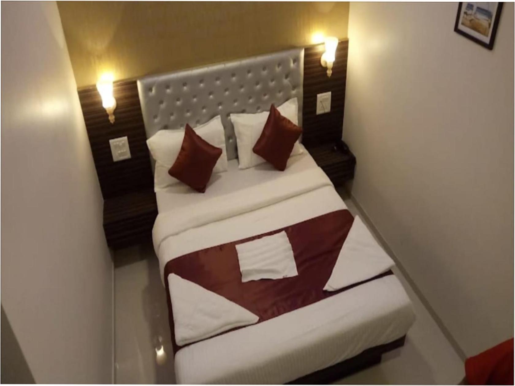 Flagship 83490 Hotel Bently Palace Mumbai  Buitenkant foto