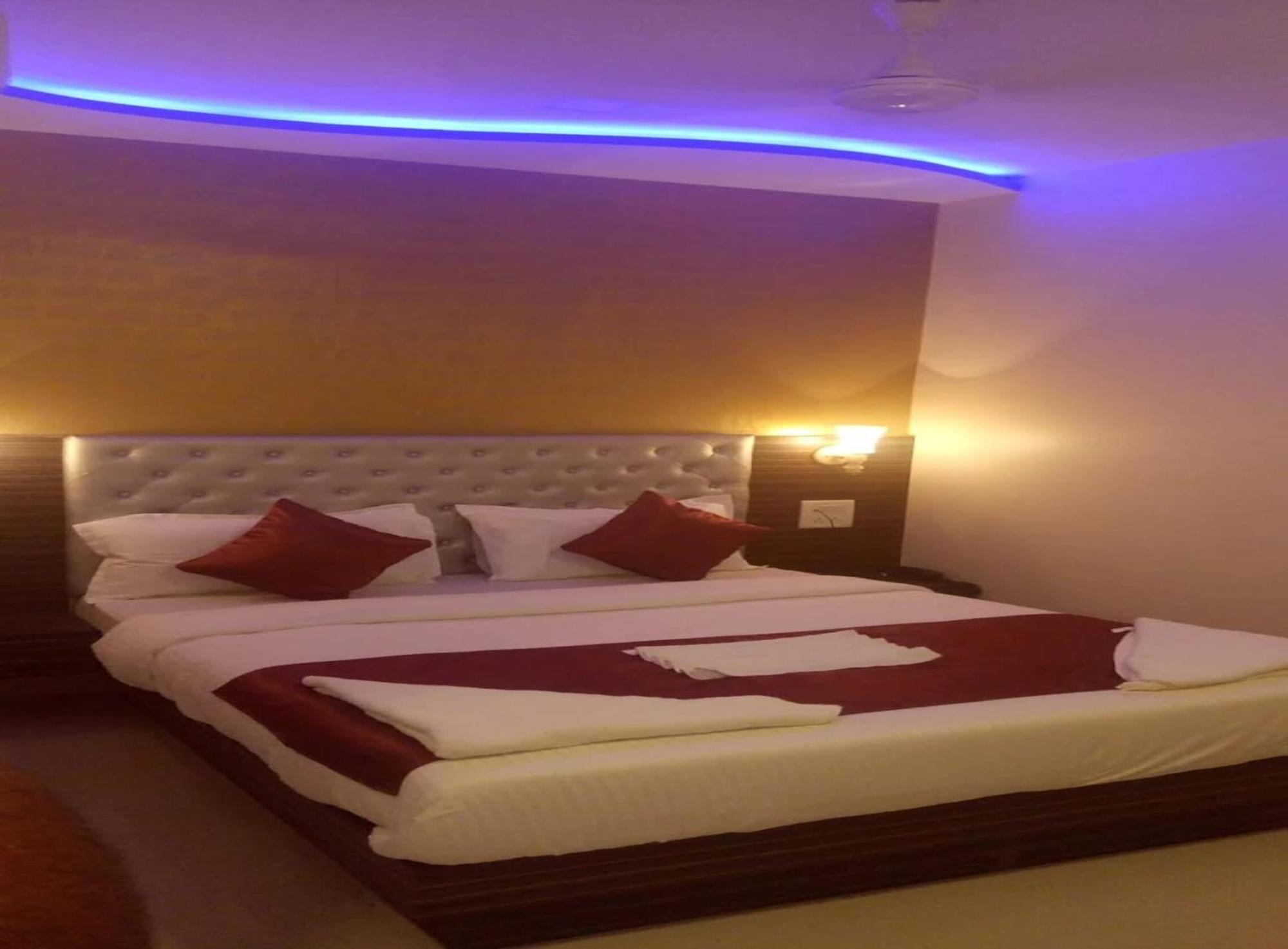 Flagship 83490 Hotel Bently Palace Mumbai  Buitenkant foto
